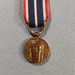 FRANCE REDUCTION DE LA MEDAILLE DE LA RHENANIE RUHR ET TYROL BARRETTE ALLEMAGNE